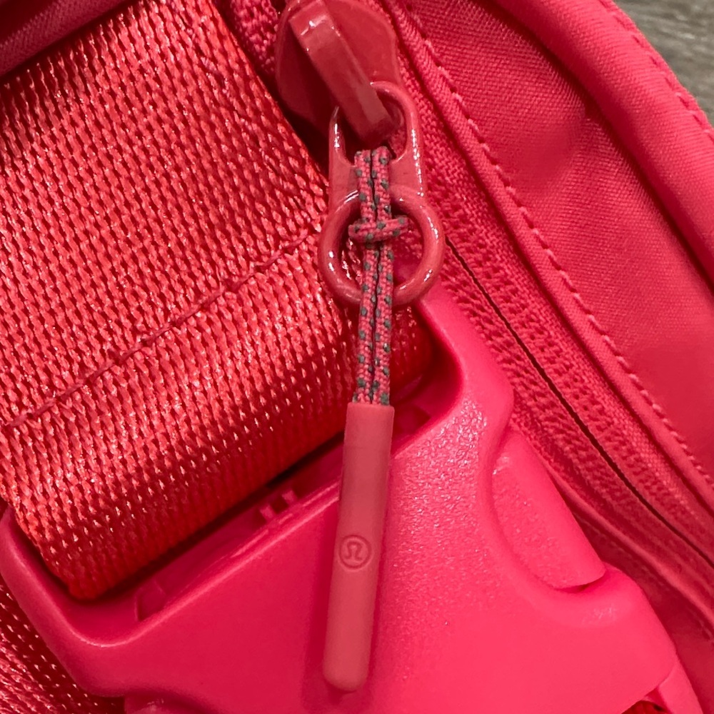 NWT! Lululemon Everywhere Belt Bag in Salmon Size Small - Picture 8 of 8